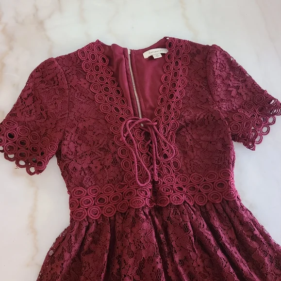 Francesca's Collections | Dresses | Francescas Burgundy Maroon Lace Short  Sleeve Mini Dress | Poshmark